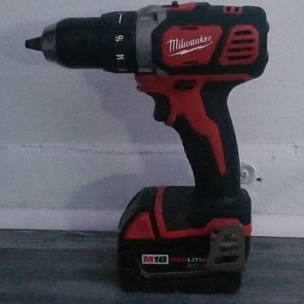Milwaukee M18 Drill/Driver with XC 5.0 Battery